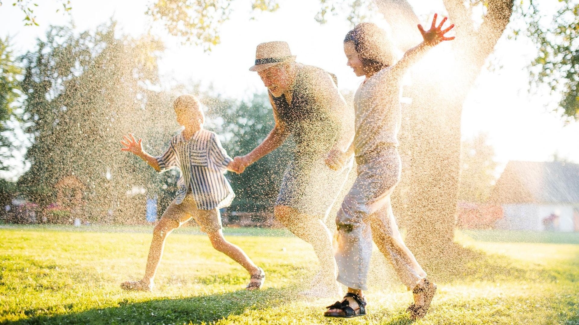 9 ideas de lo más divertidas y refrescantes para mantener a los niños activos en verano