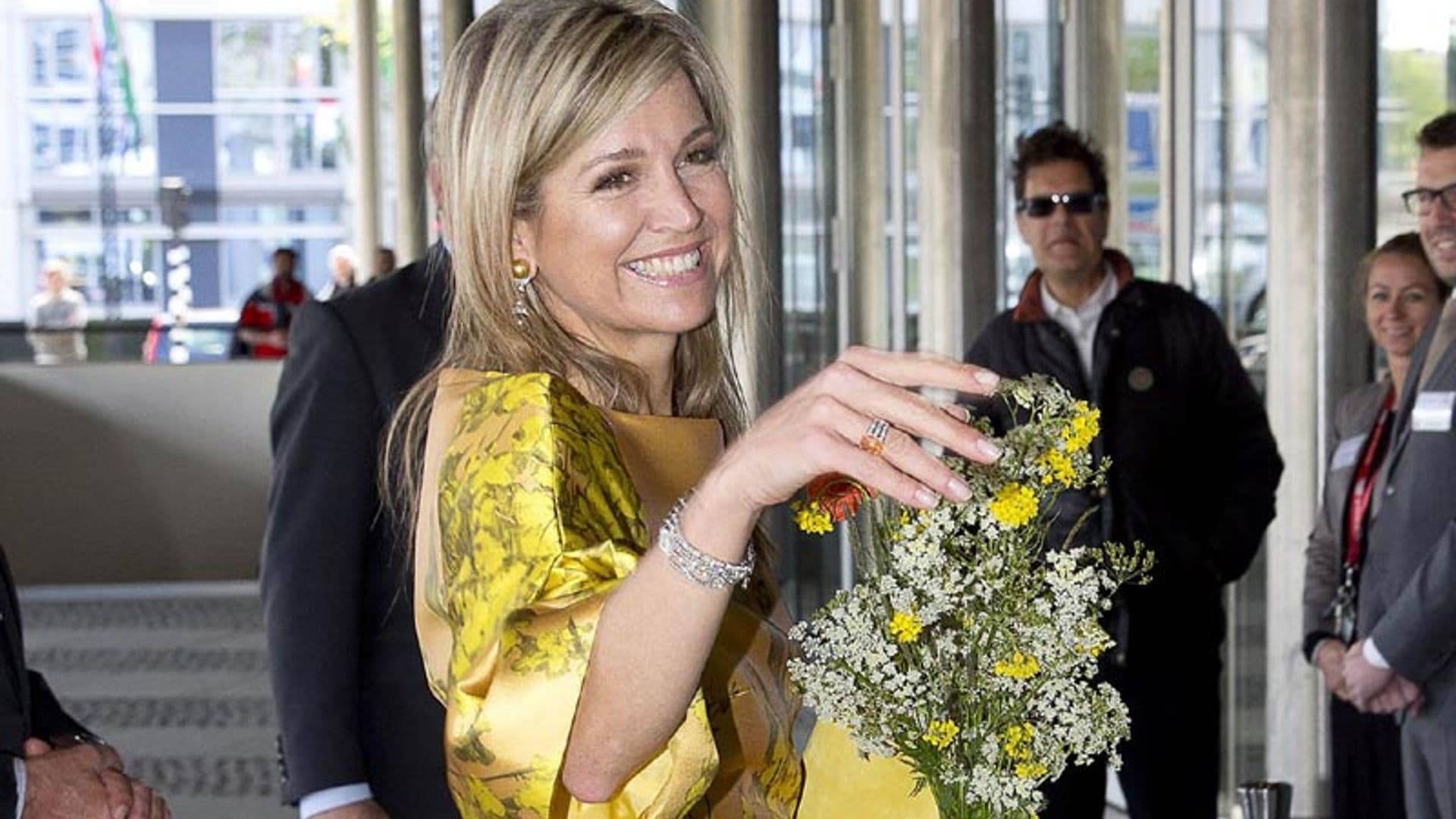 Máxima de Holanda viste de oro su 45º cumpleaños