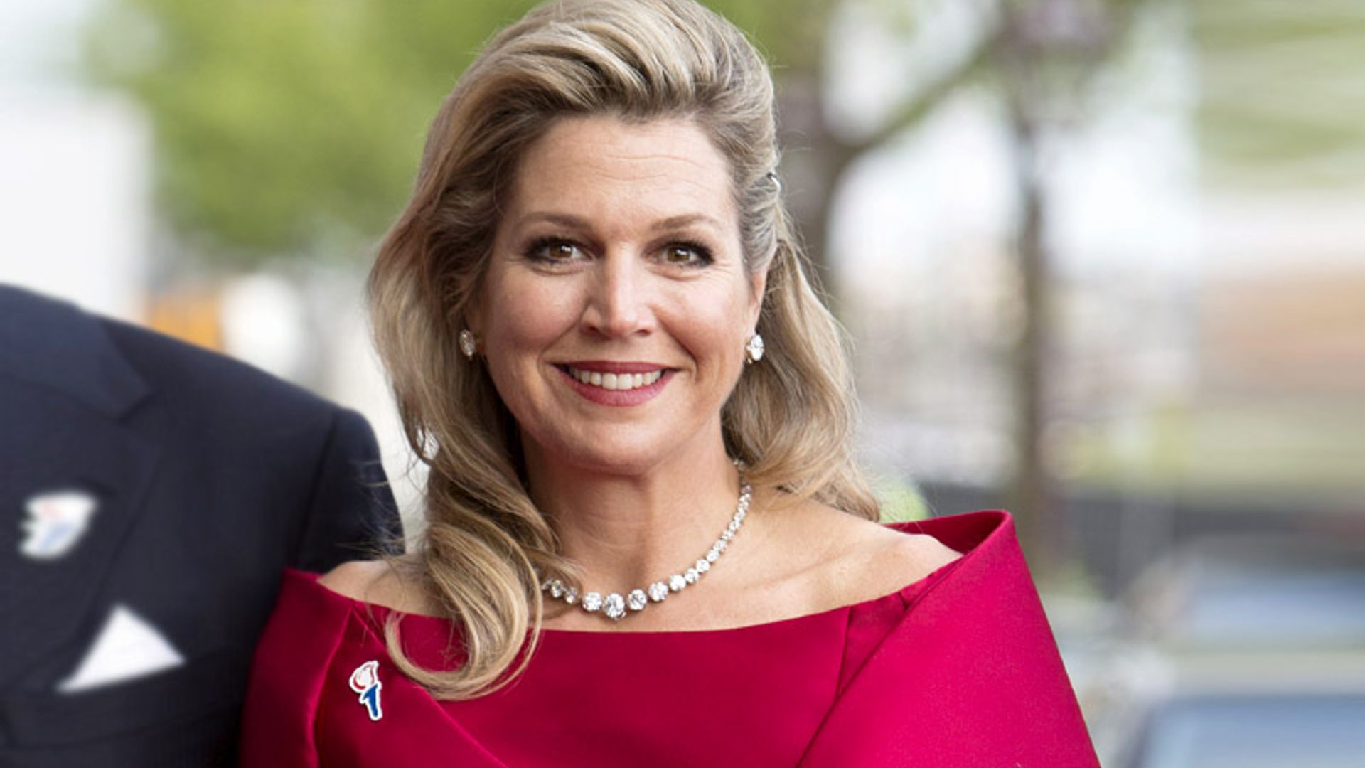 Máxima de Holanda contradice a doña Letizia: el fucsia es el nuevo rojo