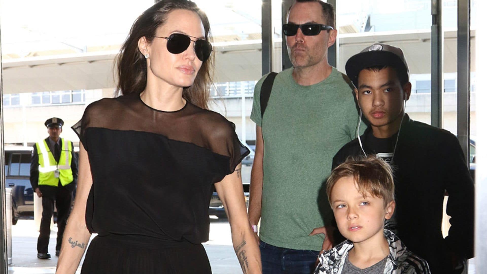 Angelina Jolie recluida con sus hijos y su hermano en Malibú