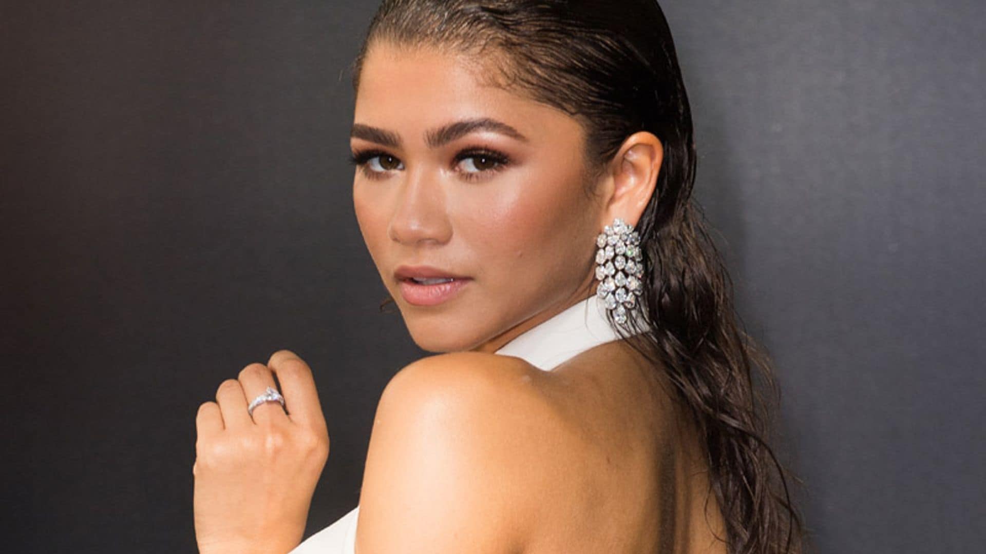 El dermatólogo de Zendaya revela su rutina anti-acné