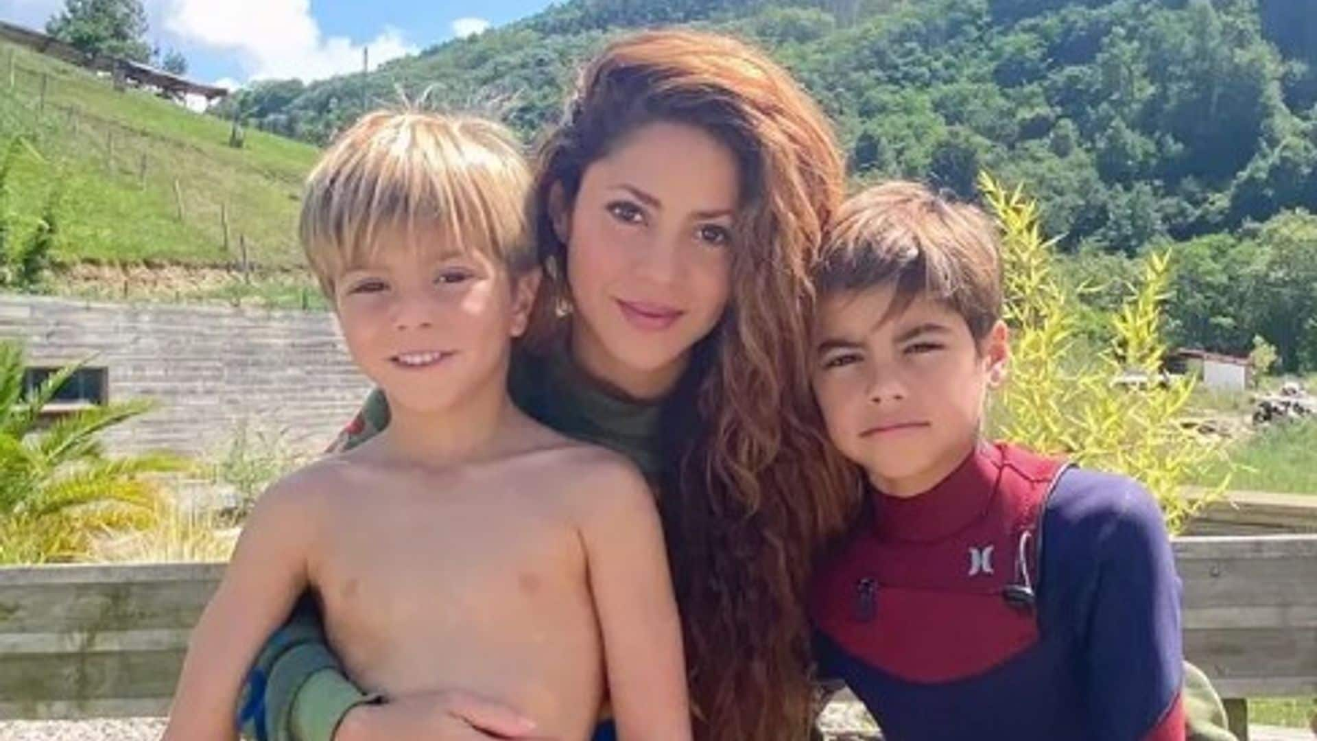 Shakira es capaz de hablar seis idiomas, ¿pero cómo se comunica con sus hijos?