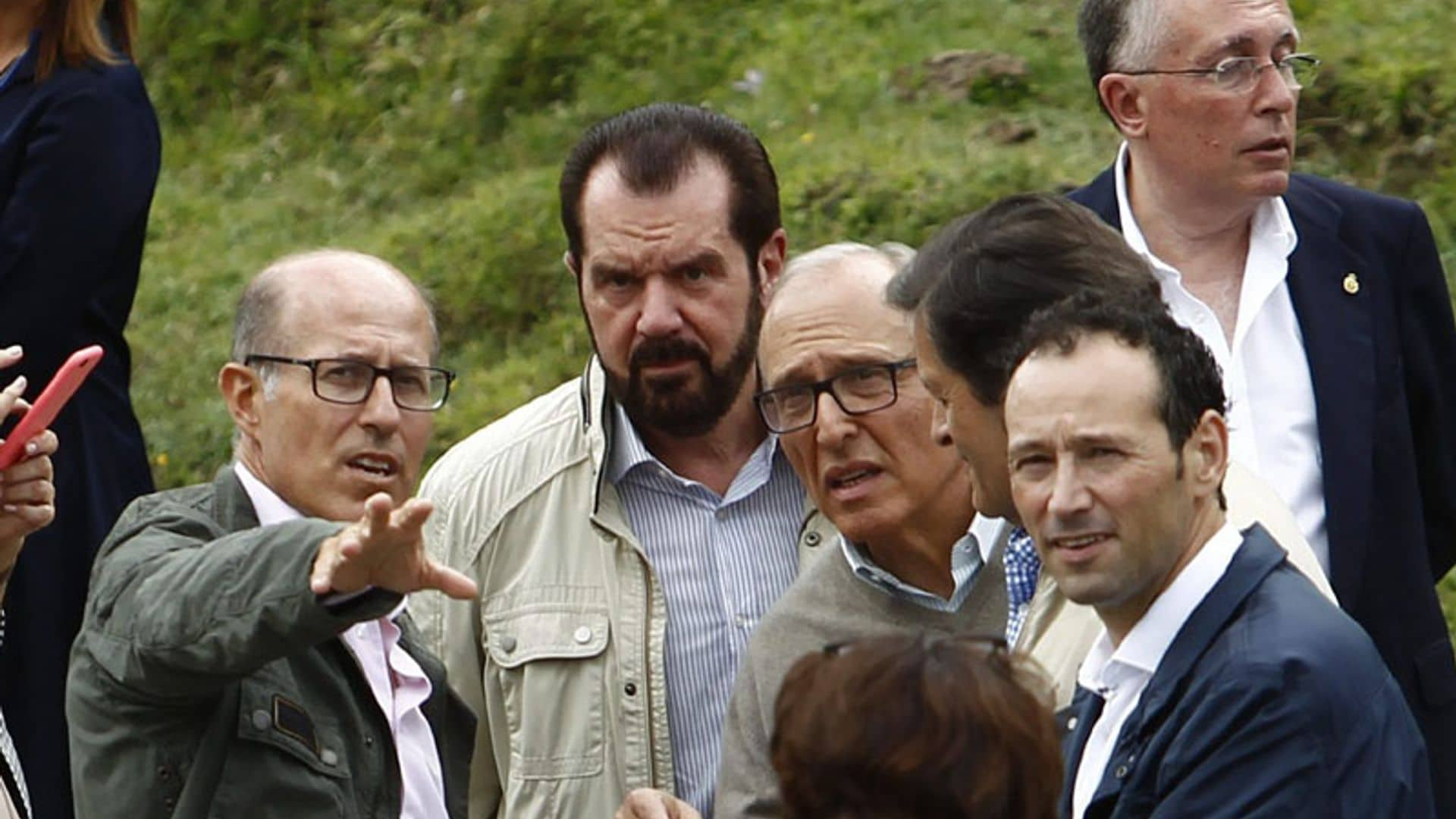 El padre de la reina Letizia acompaña a su hija y a sus nietas en la visita a los Picos de Europa