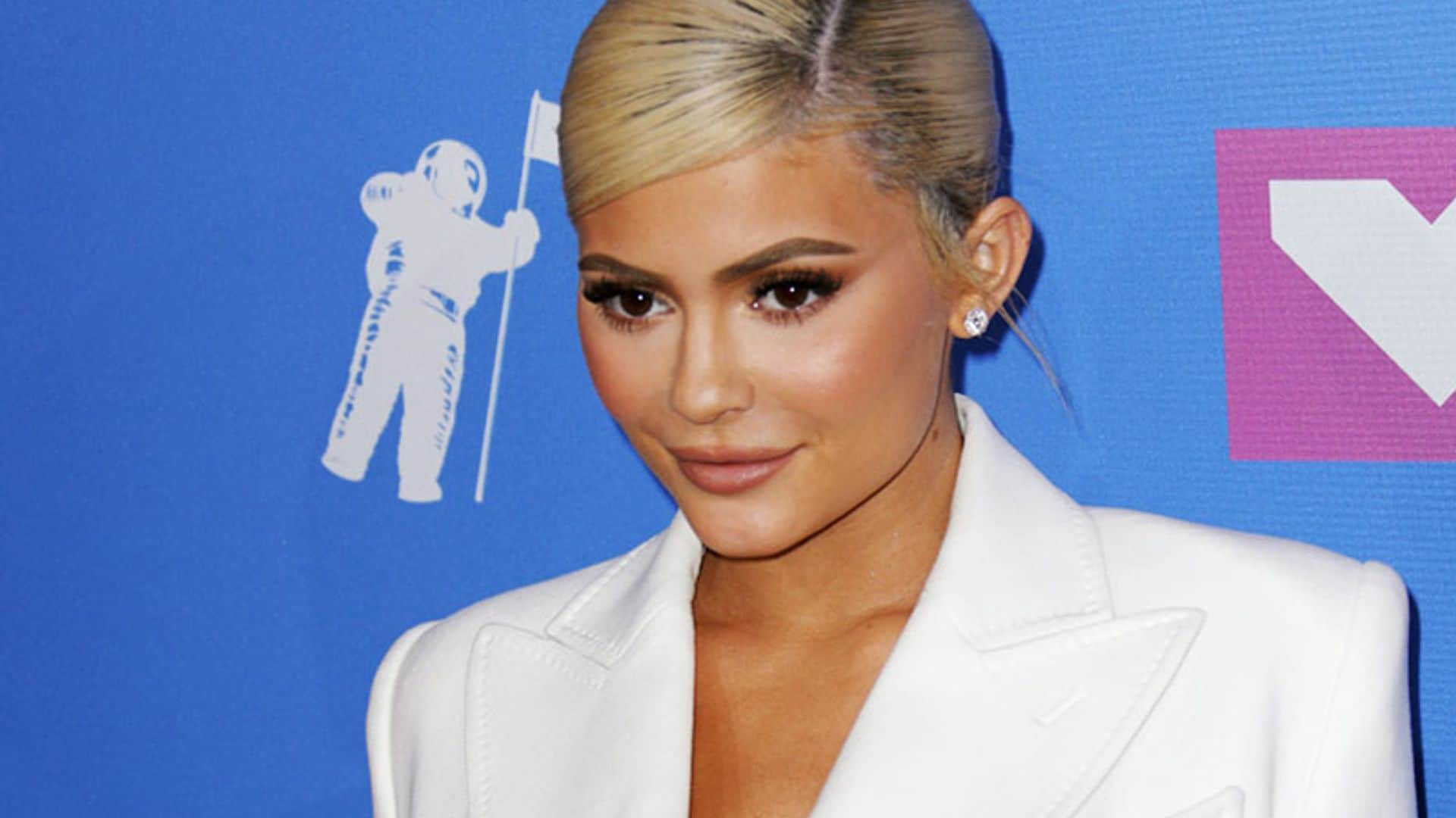 Kylie Jenner tiene un curioso truco para conseguir un 'eyeliner' perfecto