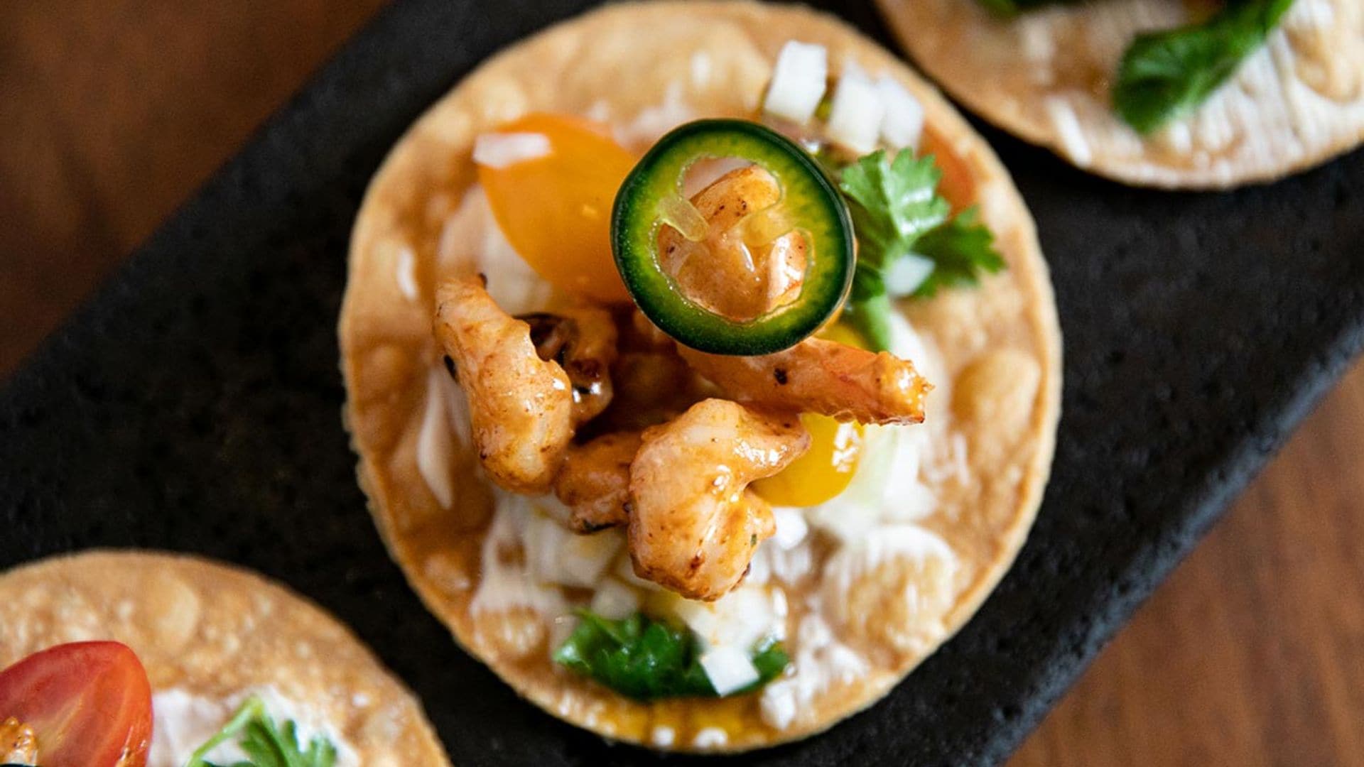 Tostada de langostino zarandeado