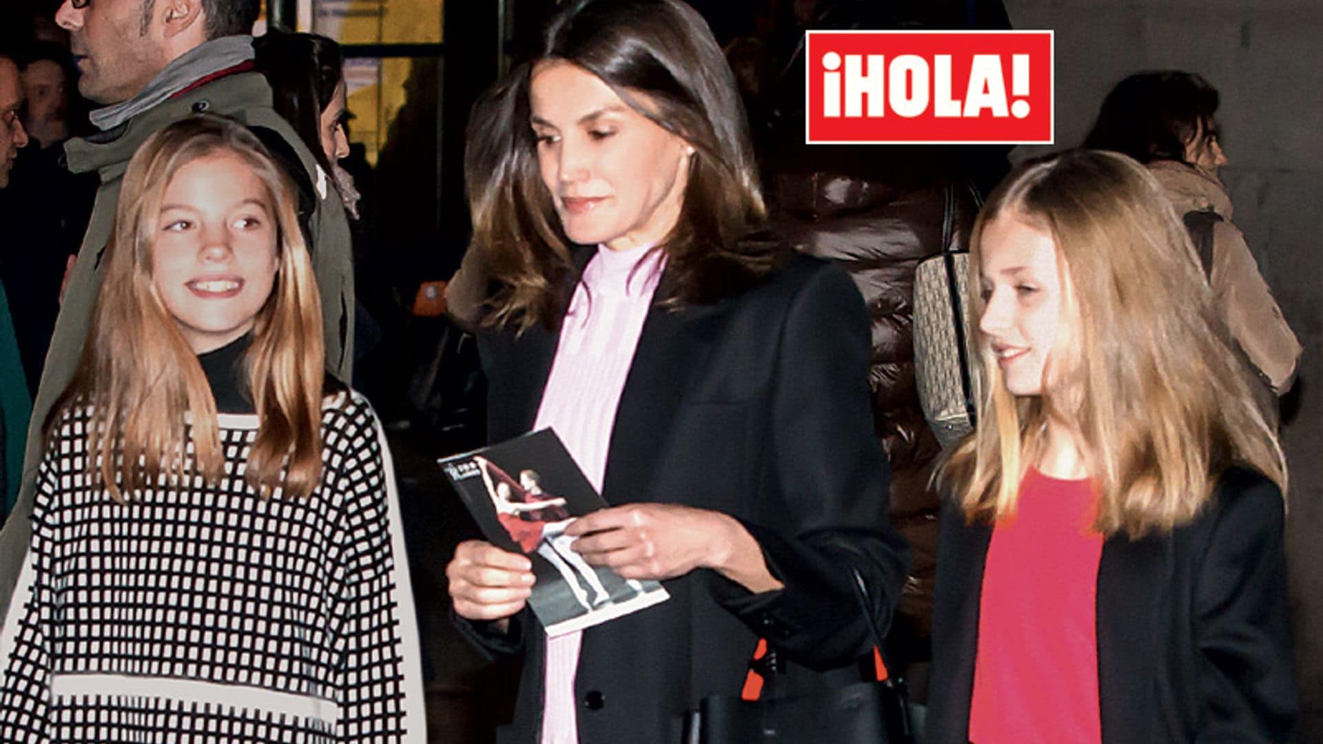 Exclusiva en ¡HOLA!, la Reina sorprende con su estilo 'rock' en otra escapada junto a sus hijas