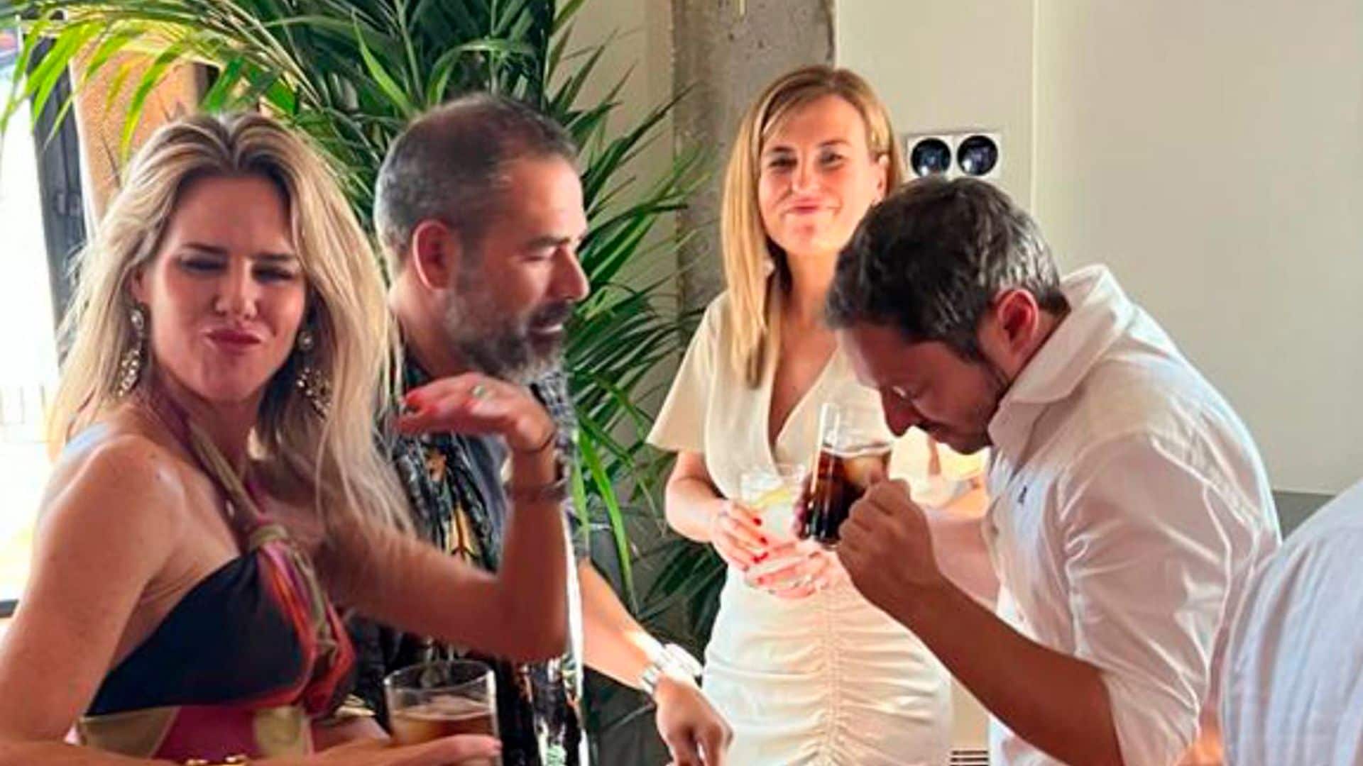 La explosión de felicidad de Amelia Bono en su fiesta de su cumpleaños junto a su marido, Manuel Martos