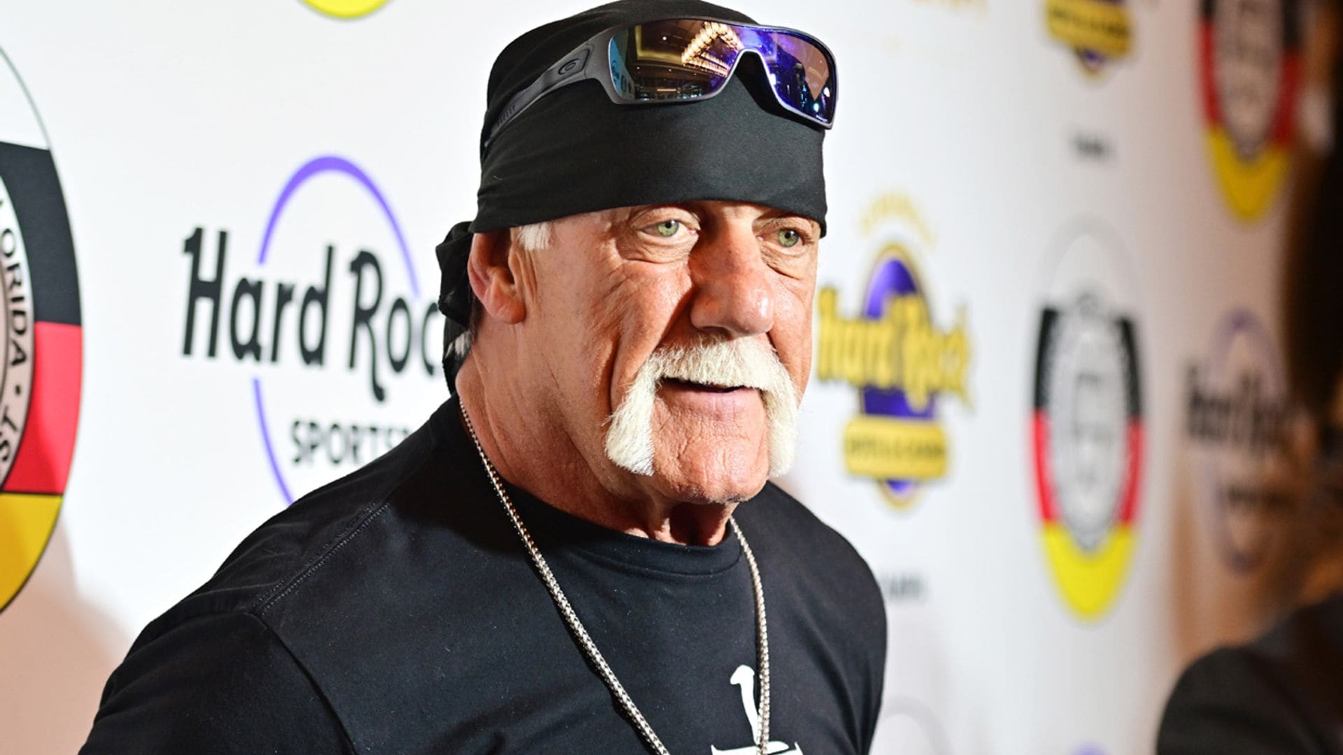 Un héroe sin capa: el luchador Hulk Hogan salva a una mujer atrapada en su coche tras un grave accidente