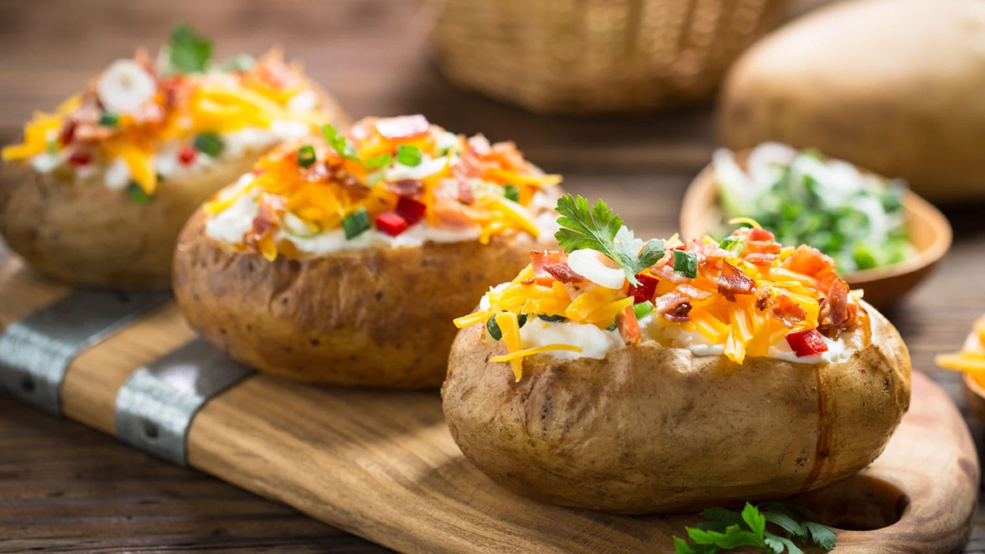 'Jacket potatoes' con queso y bacon