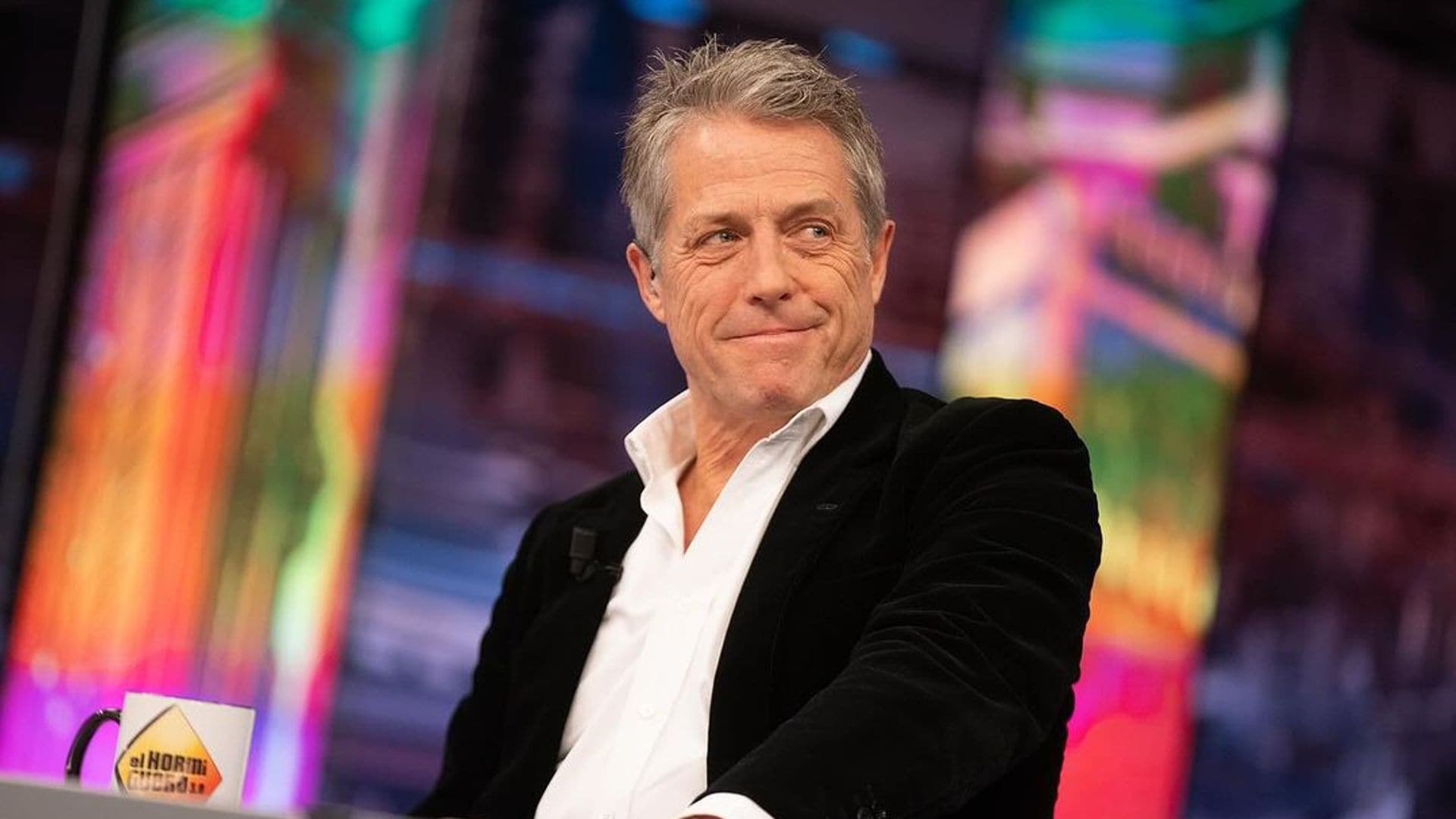 Hugh Grant habla de su faceta como padre y de sus manía antes de los rodajes en 'El Hormiguero'