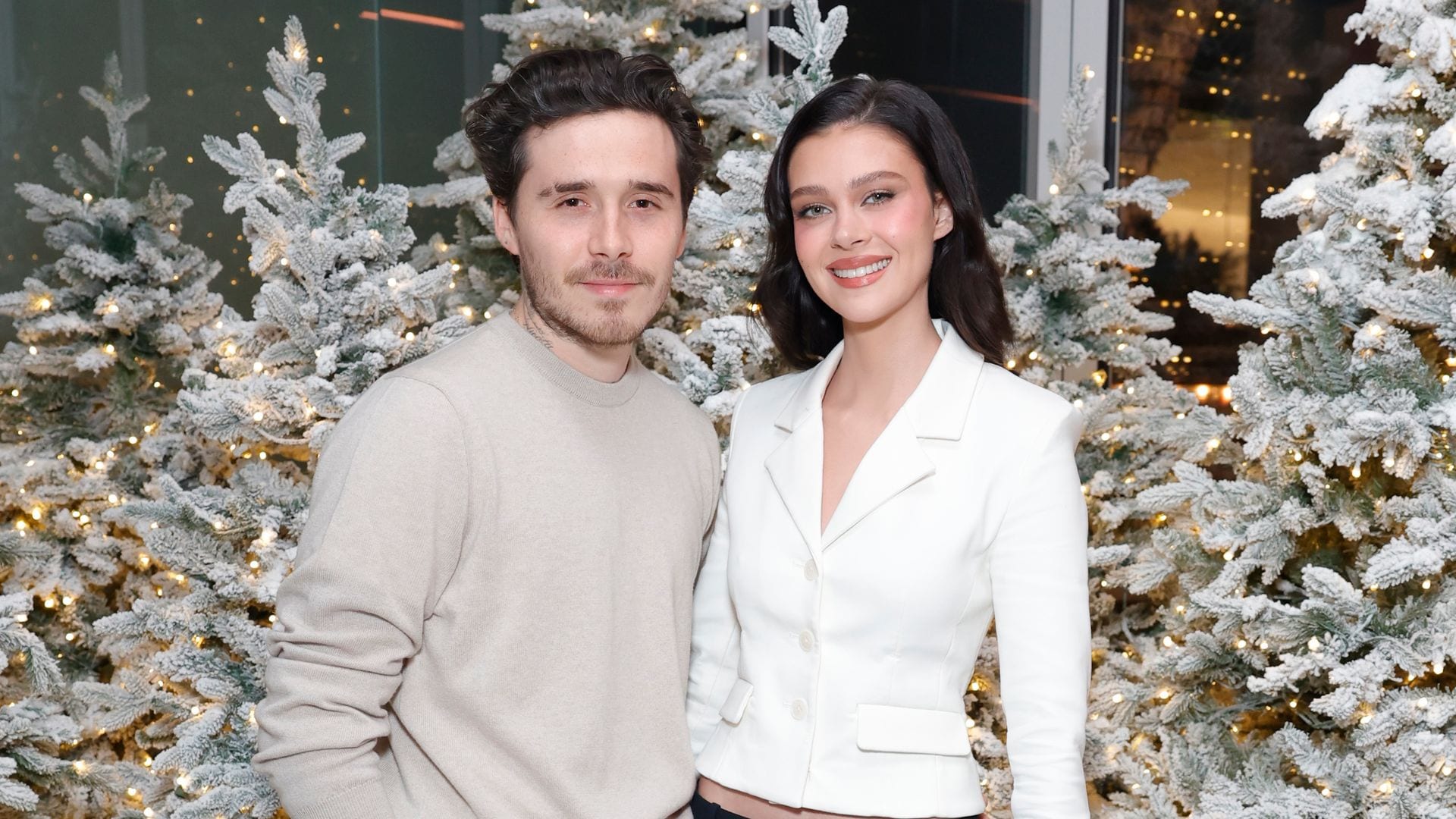 Nicola Peltz conquista Los Ángeles junto a Brooklyn Beckham con un sofisticado look en blanco y negro