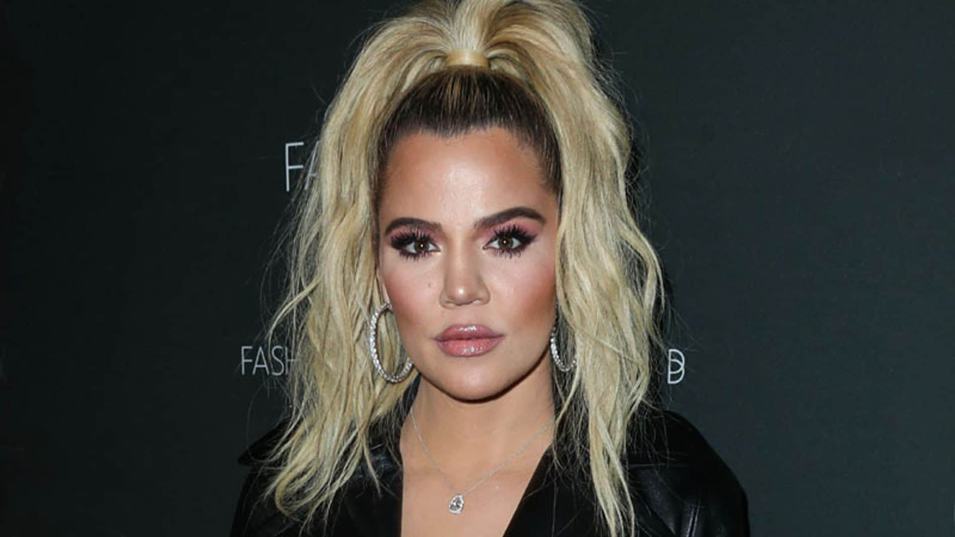 Khloé Kardashian cambia de look y se pasa al rosa