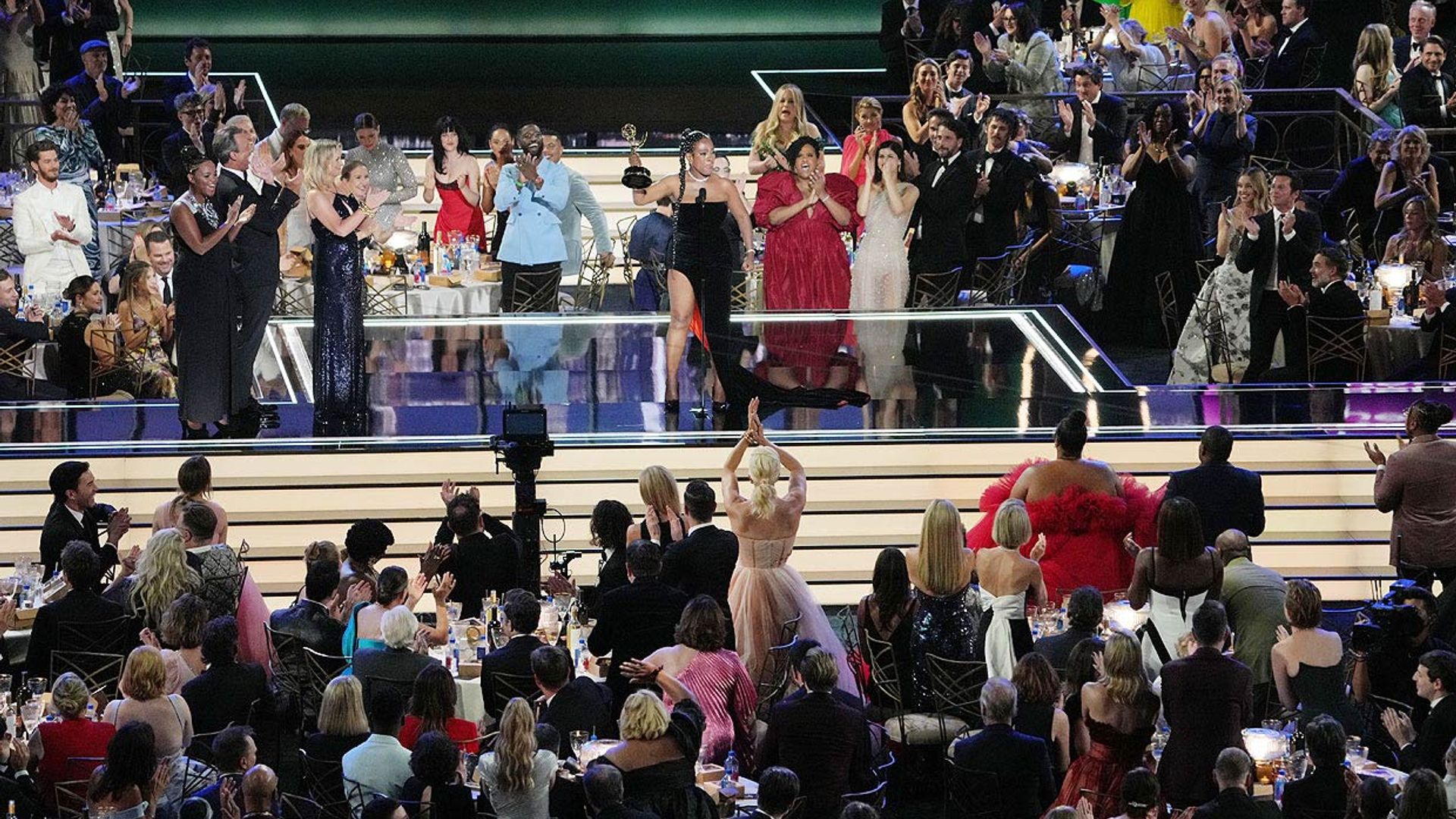 Bromas, parejas inesperadas, muchas lágrimas... Los momentazos de los premios Emmy