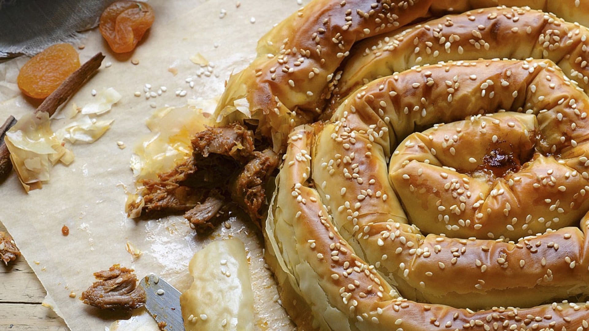 Trampantojo de 'ensaimada mallorquina' rellena de cordero