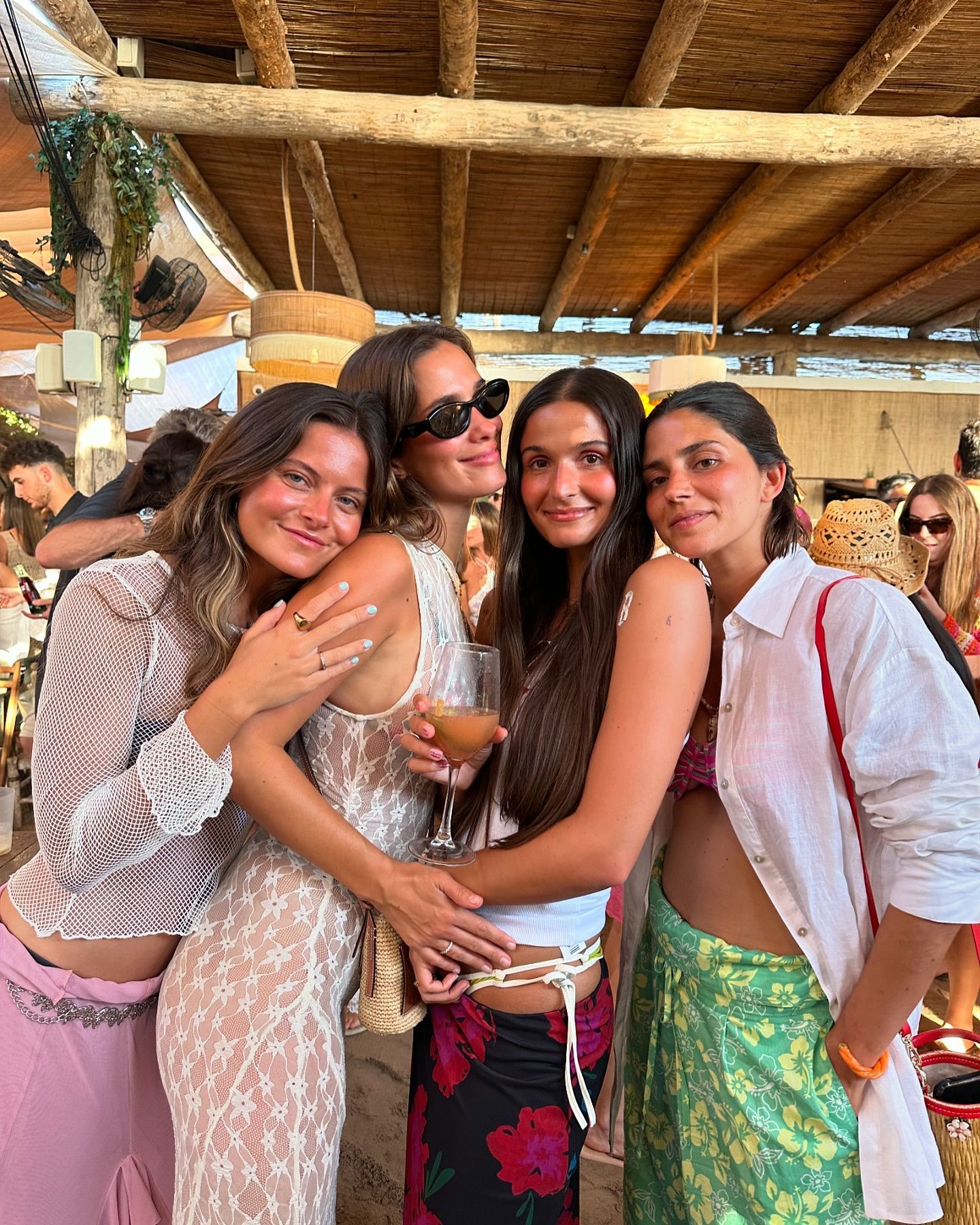 La influencer Alejandra Navarro con María Pombo, María García de Jaime y Bea Gimeno en la despedida de soltera de Bea