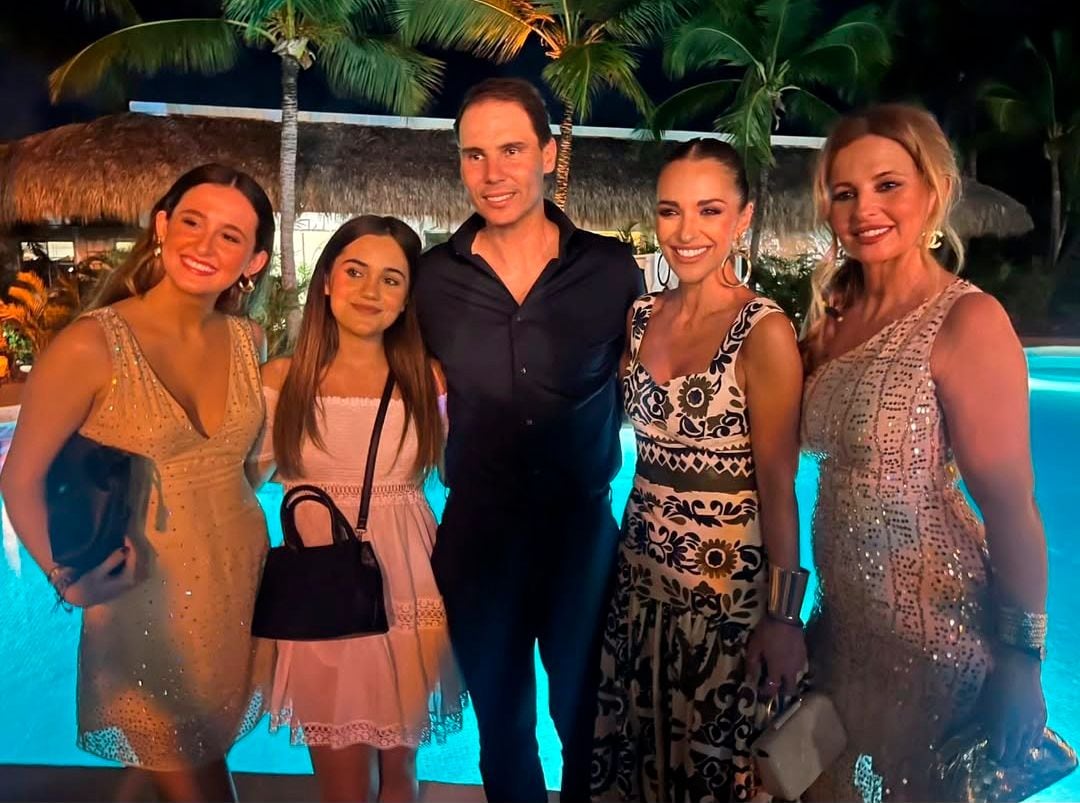 Paula Echevarría acompañada de su hija Daniella Bustamante y el tenista Rafael Nadal, en la inauguración el nuevo hotel Zel Punta Cana, en República Dominicana, propiedad de Rafa Nadal), inaugurado en marzo de 2025