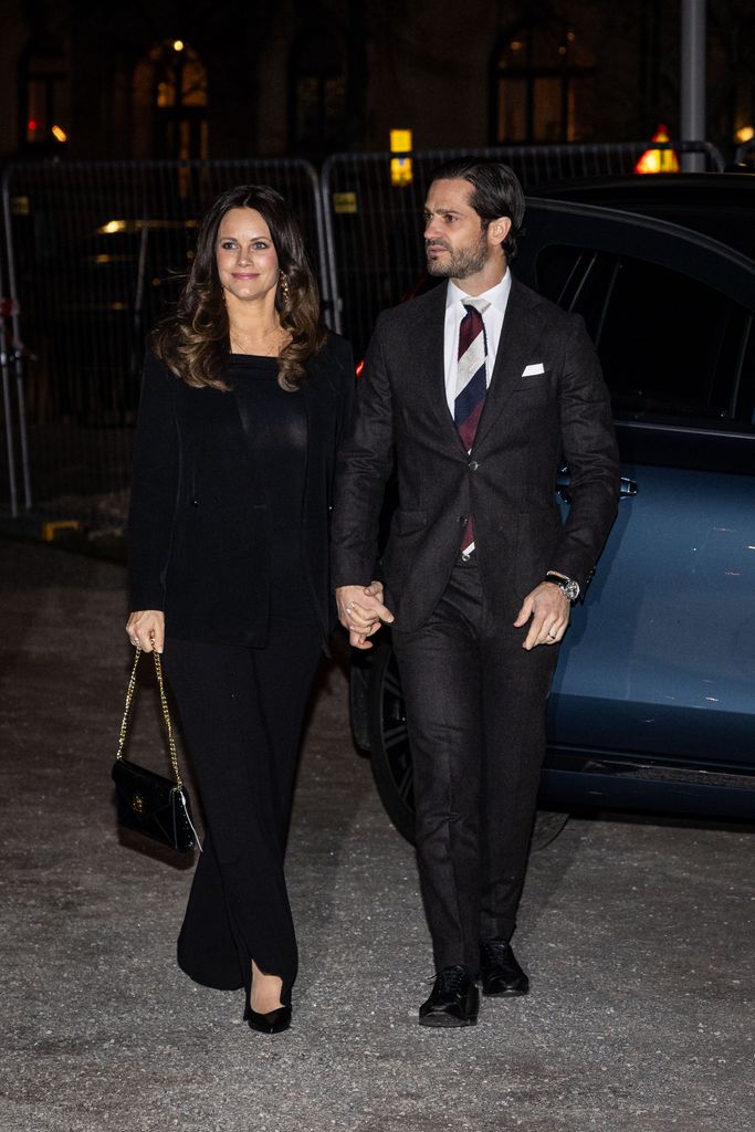 La princesa Sofía y el príncipe Carlos Felipe de Suecia revelan la primera foto y el nombre de su bebé