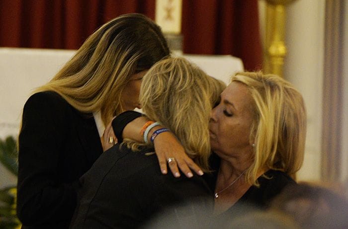 Carmen Borrego abraza a Terelu