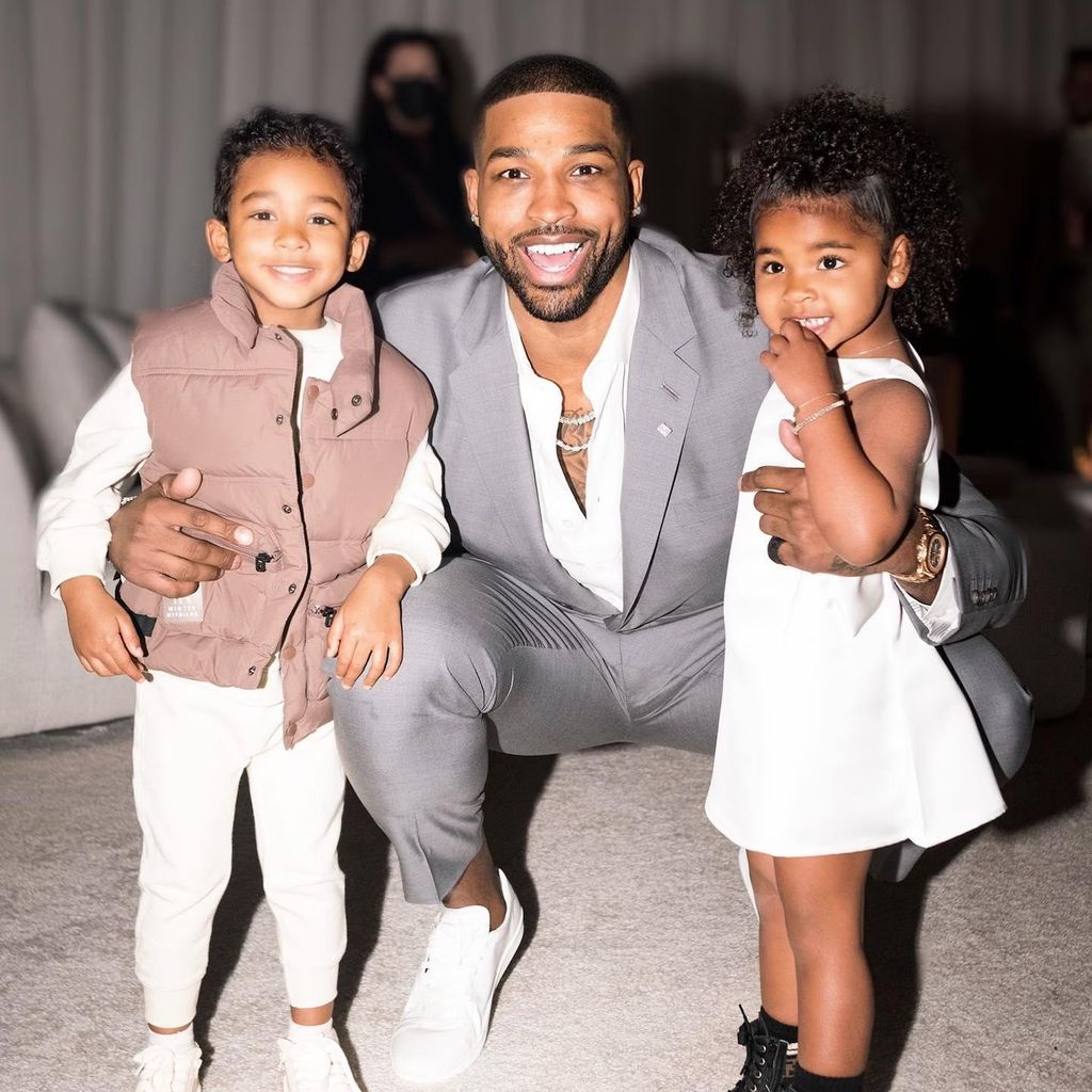 tristan thompson con sus hijos true y prince