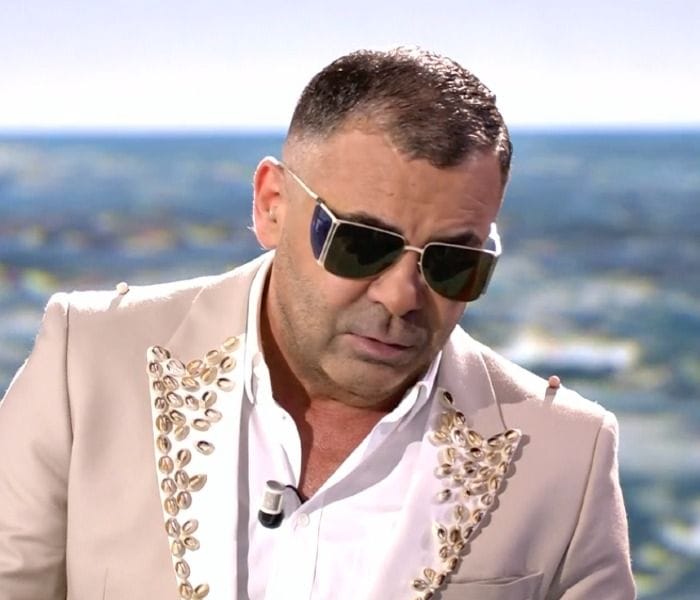 Jorge Javier Vázquez con gafas de sol en 'Supervivientes'