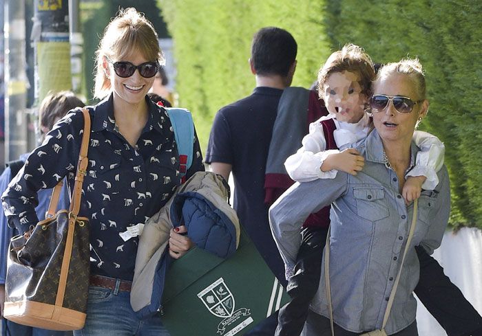 Lucía Pariente, madre de Alba Carrillo, junto a la modelo y su hijo