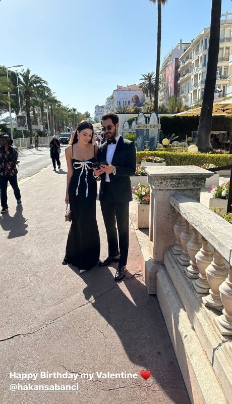 El primer posado oficial de Hande Erçel y su chico fue en Cannes en mayo de 2023