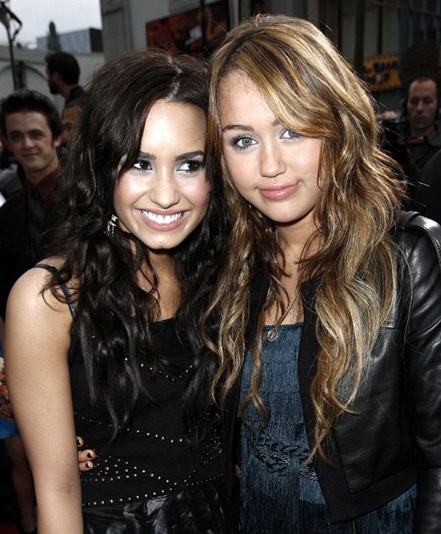 Miley Cyrus y Demi Lovato posan juntas y entierran su pasada enemistad