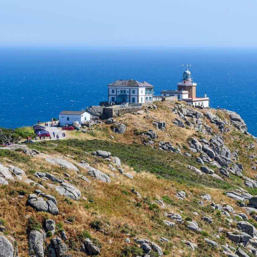 cabo y faro de finisterre en la costa da morte a coruna