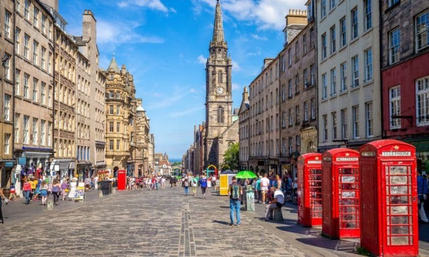 Imprescindible un paso por la icónica Royal Mile en una visita a Edimburgo.