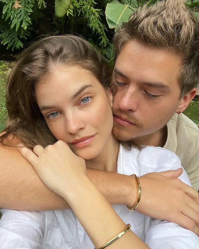 Dylan Sprouse y Barbara Palvin se han comprometido