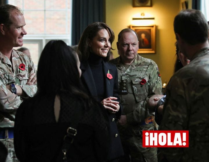 Kate Middleton se viste de militar con una blazer negra y sus botas de combate