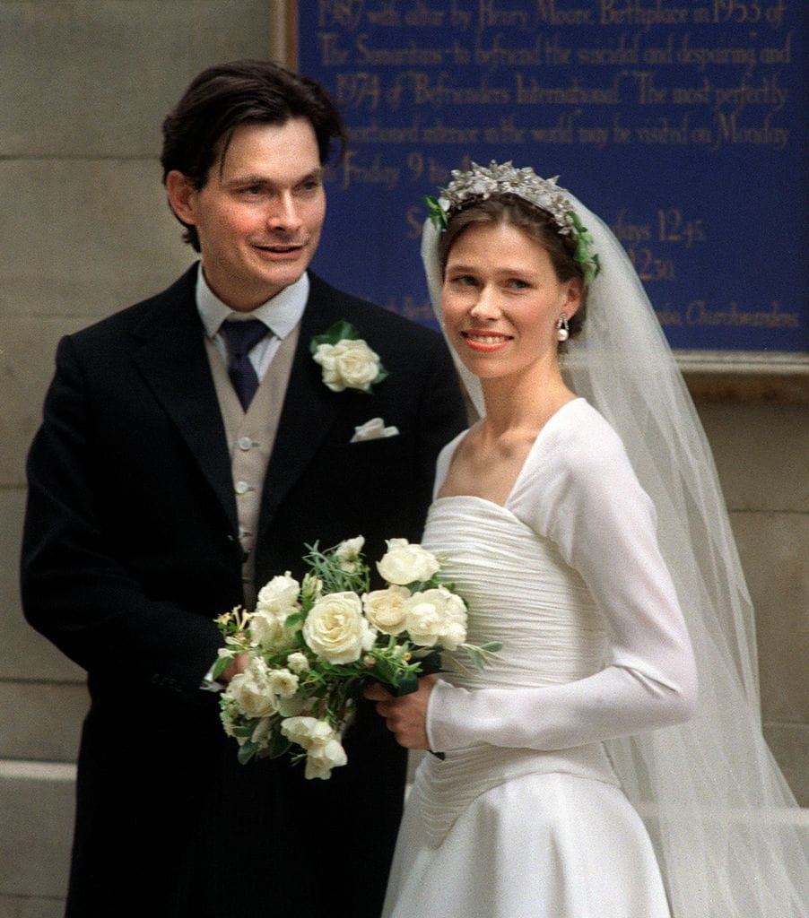 Sarah Armstrong-Jones, hija de la princesa Margarita de Inglaterra, y Daniel Chatto el día de su boda