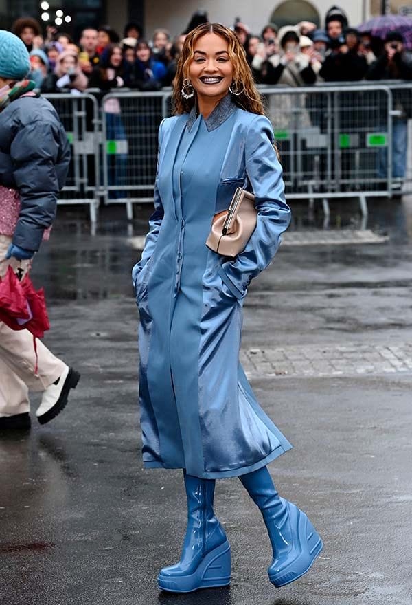 Rita Ora en el desfile de Fendi durante la Semana de la Alta Costura de París