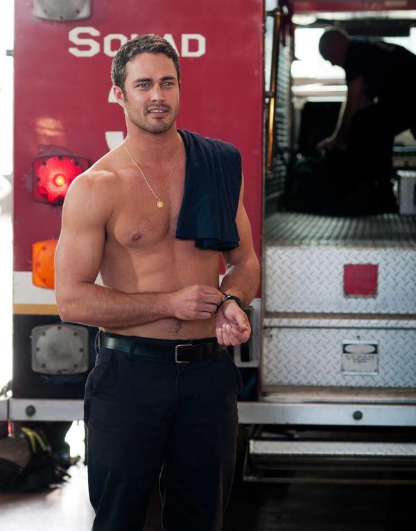 taylor kinney4