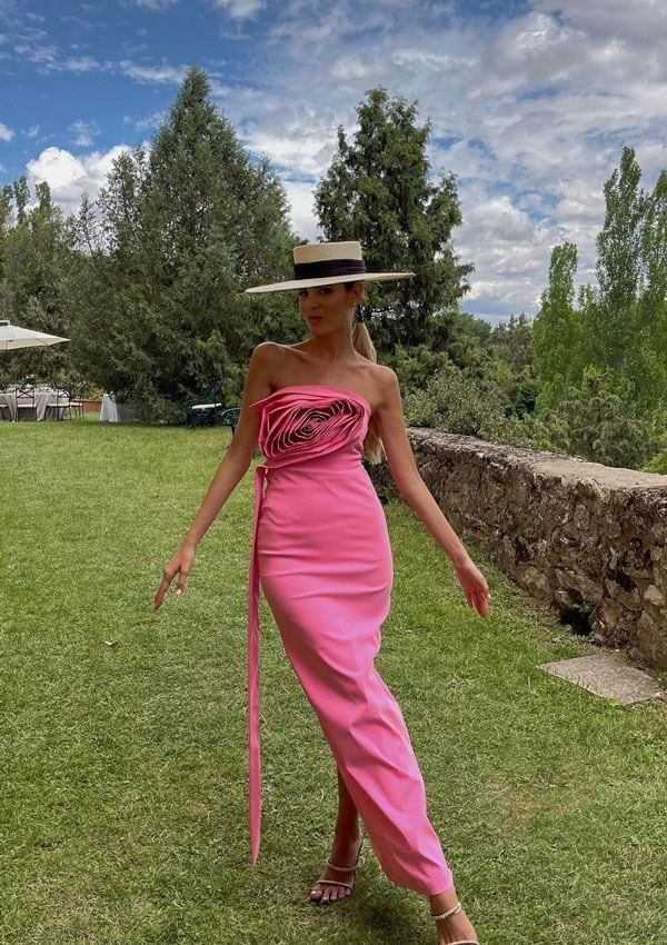 Teresa Andrés Gonzalvo con vestido de invitada rosa en la boda de Lucía Pombo