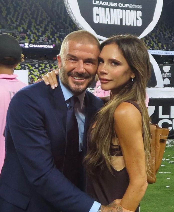 Victoria Beckham tiene el look más cómodo y elegante para ir al fútbol y a la oficina