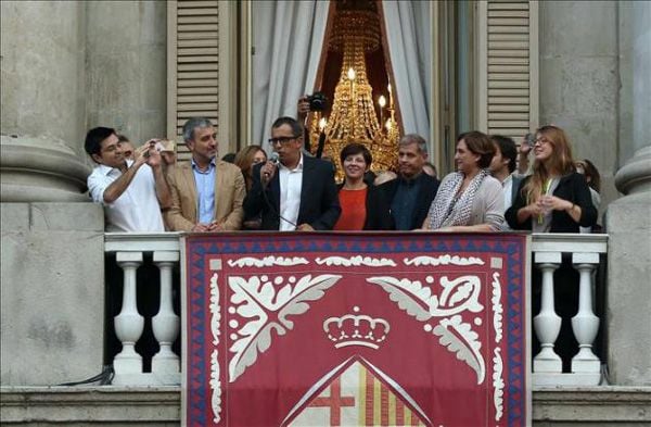 El periodista fue el encargado de dar el pregón de inicio de las fiestas de la Mercé y las dos mujeres más importantes de su vida estuvieron a su lado
