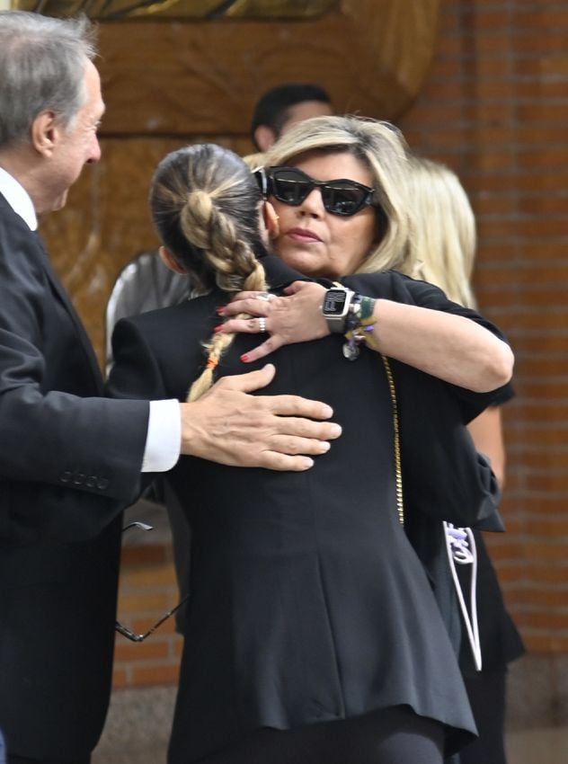 Terelu Campos abraza a su hija Alejandra