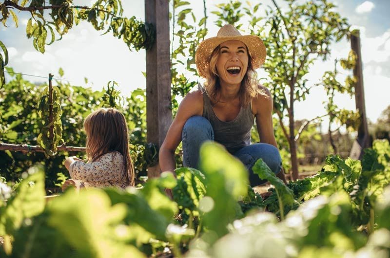 chica jardineria