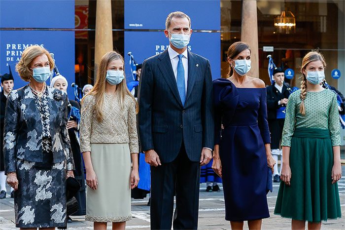 Los reyes Felipe y Letizia con sus hijas