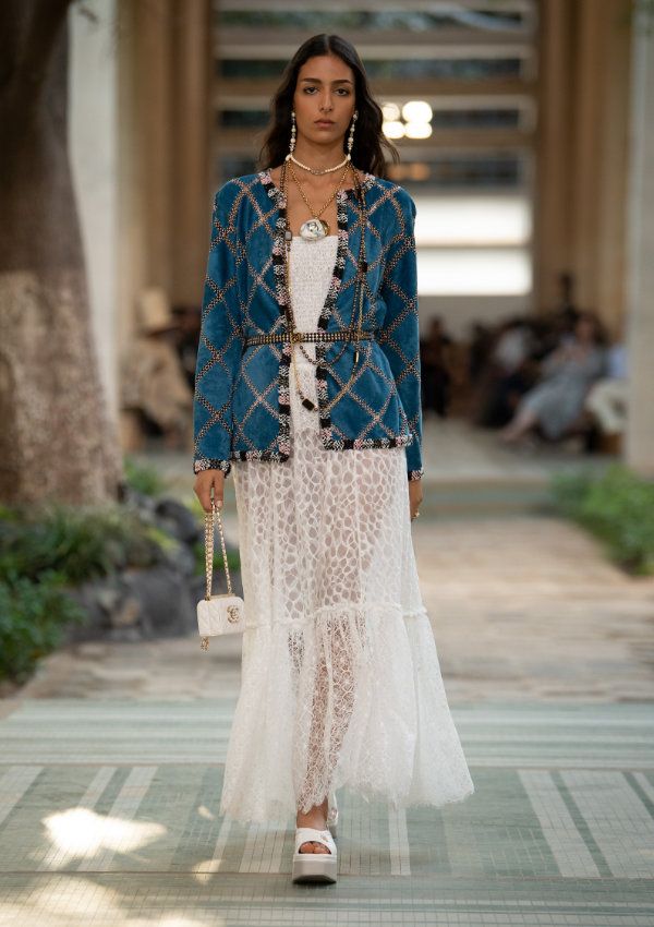 Look defile Chanel Métiers d'art 2022/2023