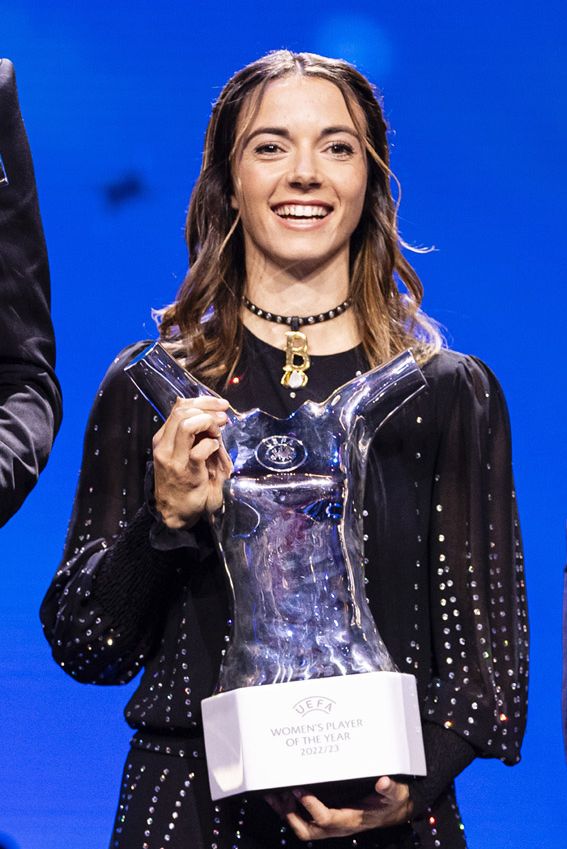 El reivindicativo look de Aitana Bonmatí para recibir el galardón de la UEFA