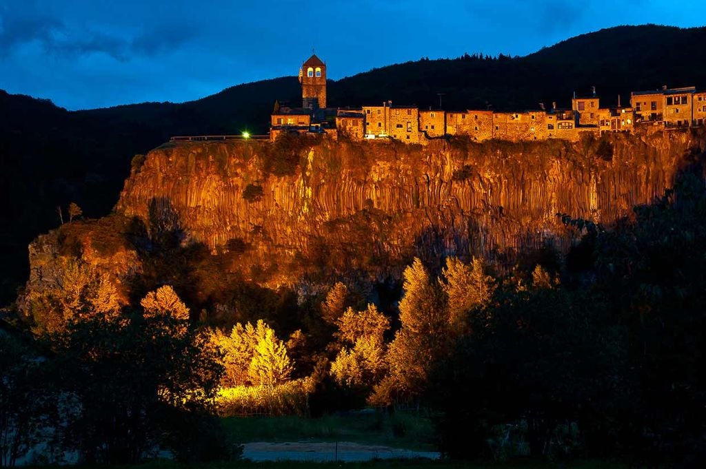 castellfollit de la roca shutterstock306031889