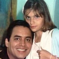 Daniel Sarcos y su hija