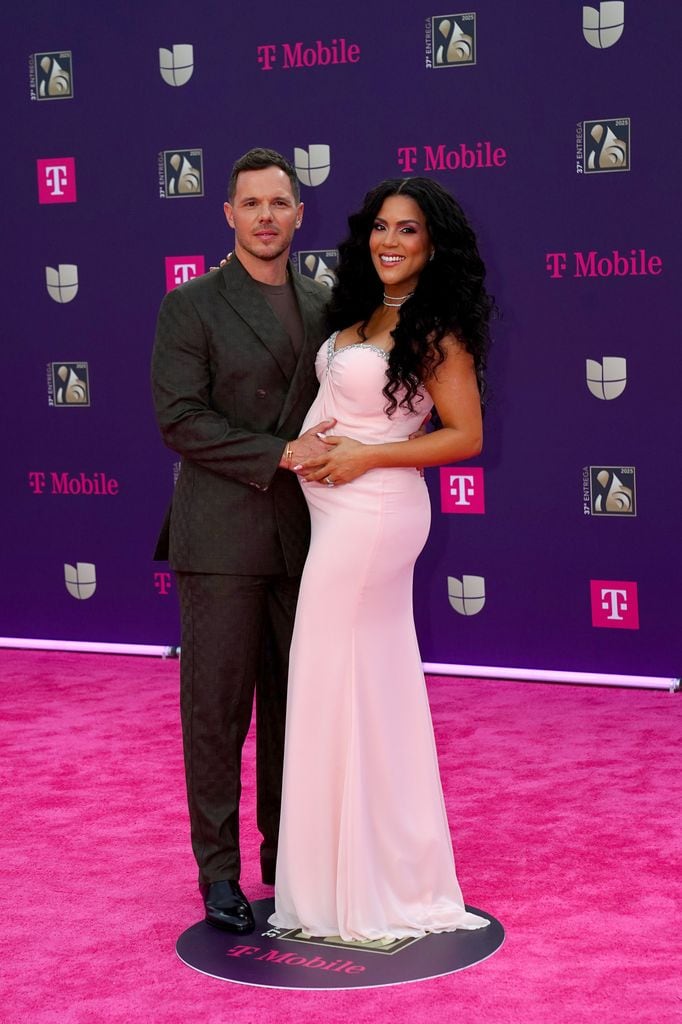 Francisca con su esposo Francesco Zampogna en Premio Lo Nuestro 2025