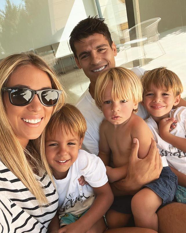 Alice Campello y Álvaro Morata con sus hijos