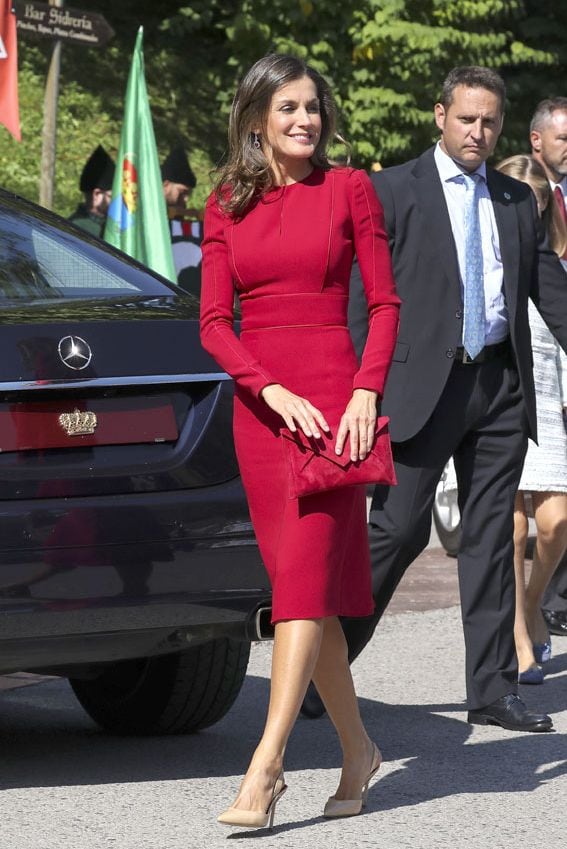 reina_letizia_rojo_look2a