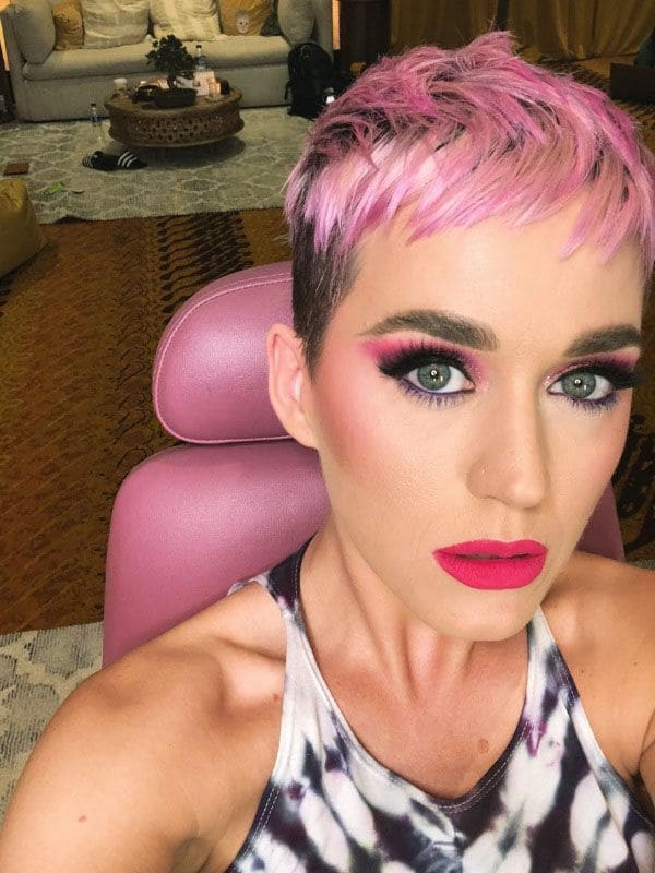 Katy Perry con cabello rosa
