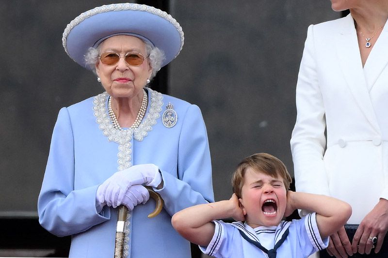 Isabel II y su bisnieto, el príncipe Louis