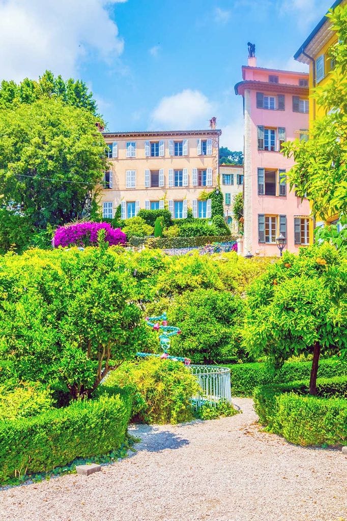 grasse-jardin-perfume-shutterstock